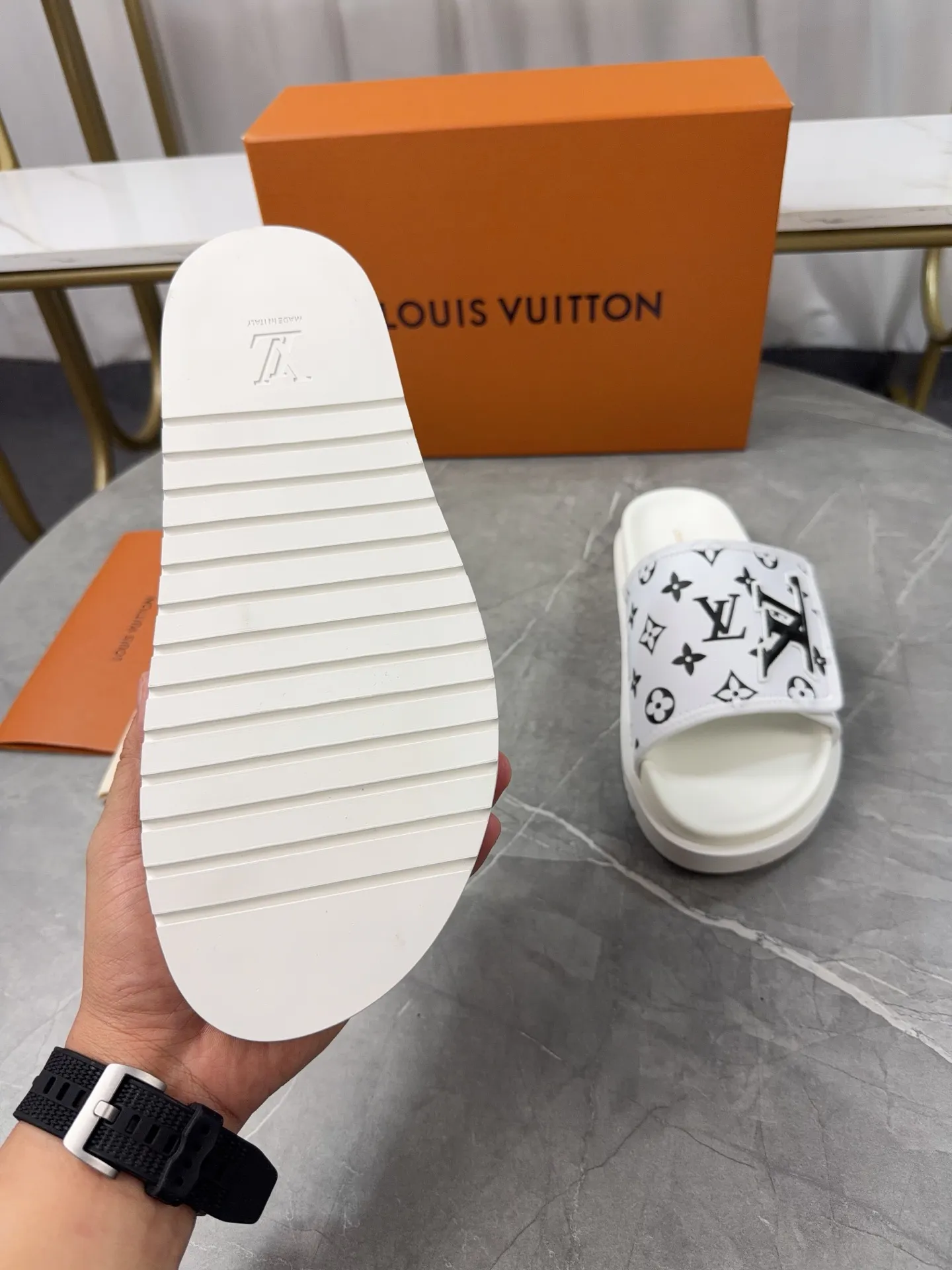 Men's Men's Shoes 💰380💰 🌈LV | Louis Vuitton ²⁰²³ 𝐬𝐬 🧡💚2025 Spring and Summer New Style Top Version‼ ️The original version is the same. The counter specializes in the latest straw slippers. Hard goods are new🆕 ❥Purchase level! Full of high-end feel! A popular model among bloggers at home and abroad, it’s retro and fashionable, and looks stunning on your feet! Mainly recommended models on the official website★ ━━━━━ ЅᏇєєt ━━━━━ ▪️Upper: original customized cowhide fabric ▪️Inner: cow lining ▪️Outsole: high-end rubber outsole ▪️Shoe size: 35-47 (46-47 customization is not returnable)